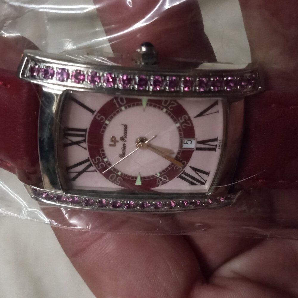 Vintage Lucien Piccard red and pink women's watch - Picture 4 of 5